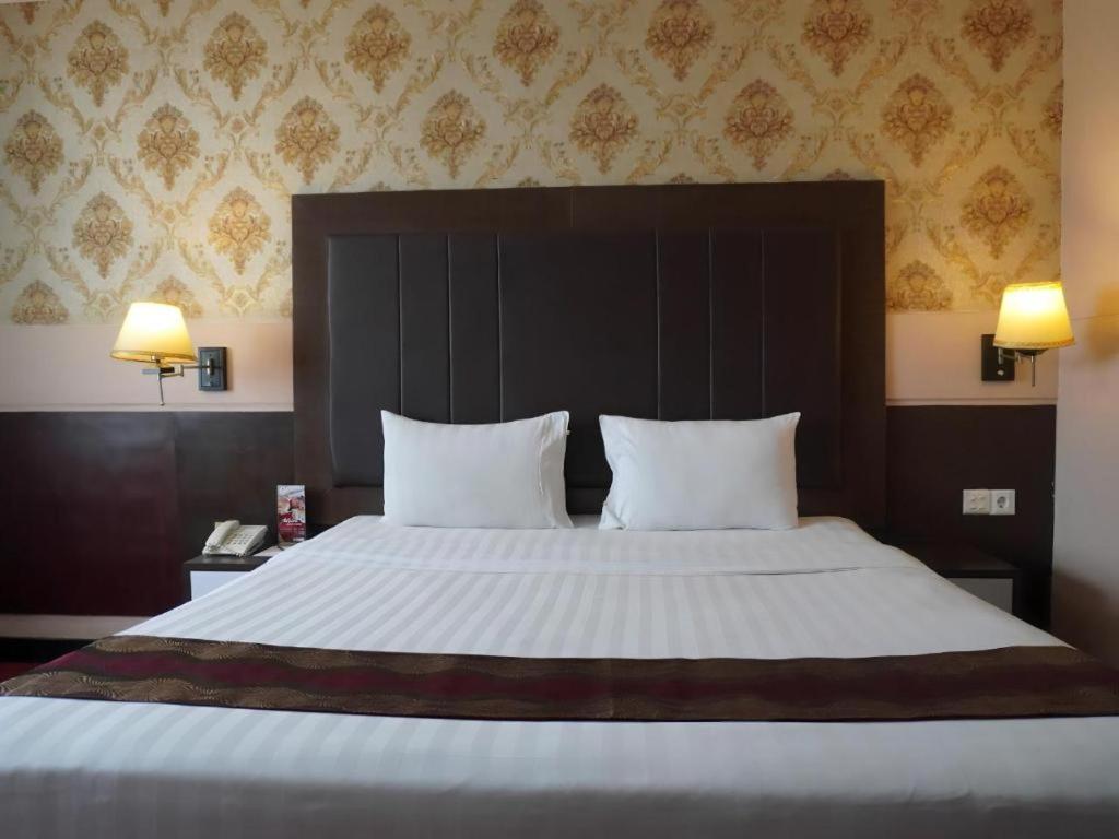 Grand Antares Hotel Медан Екстериор снимка