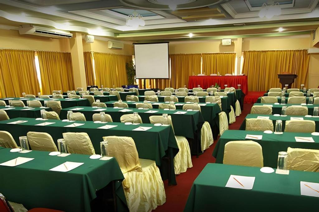 Grand Antares Hotel Медан Екстериор снимка